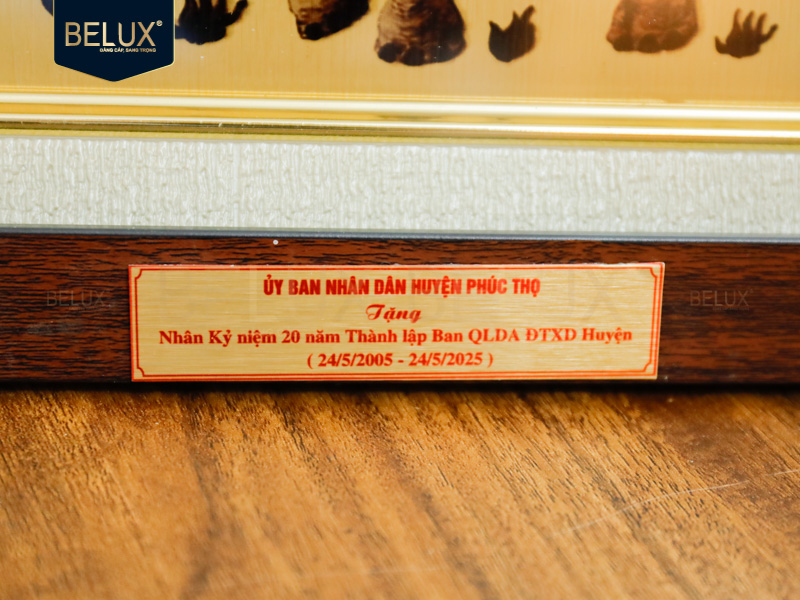 Lô 202 tranh Hai Bà Trưng UBND Huyện Phúc Thọ 27x27cm bằng đồng thiết kế theo yêu cầu